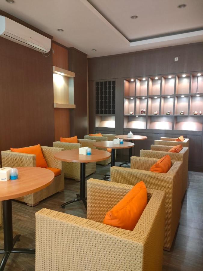 Naka Hotel Kupang Купанг Екстериор снимка