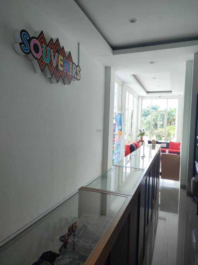 Naka Hotel Kupang Купанг Екстериор снимка