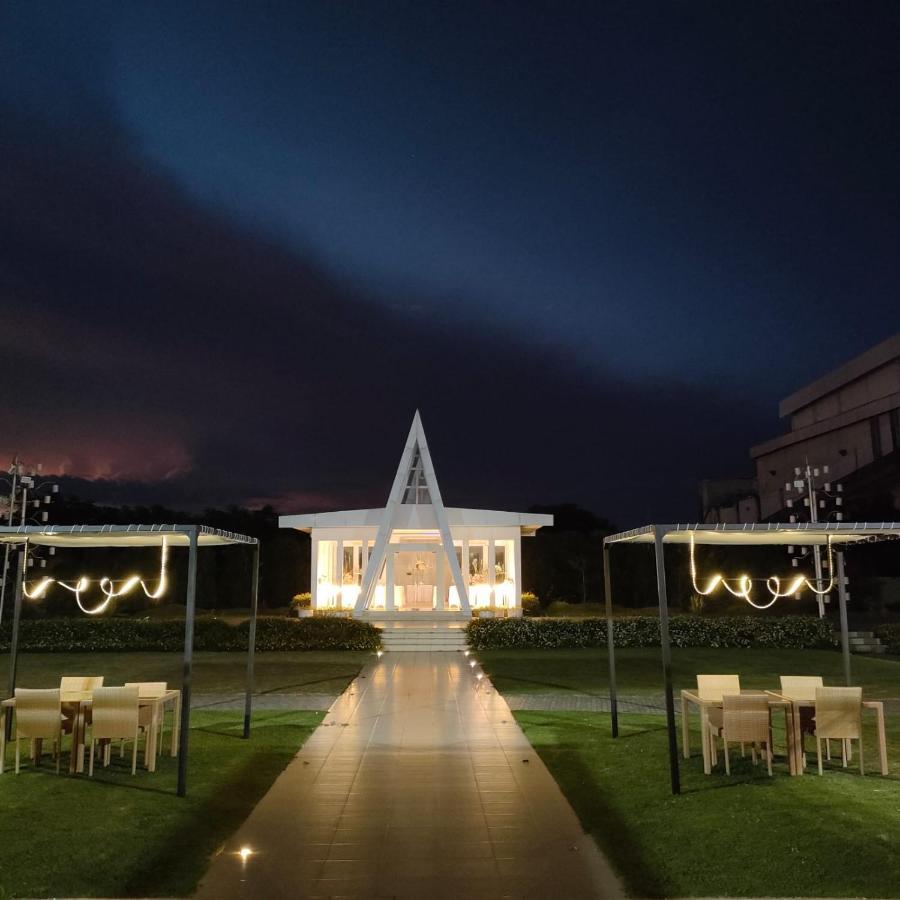 Naka Hotel Kupang Купанг Екстериор снимка