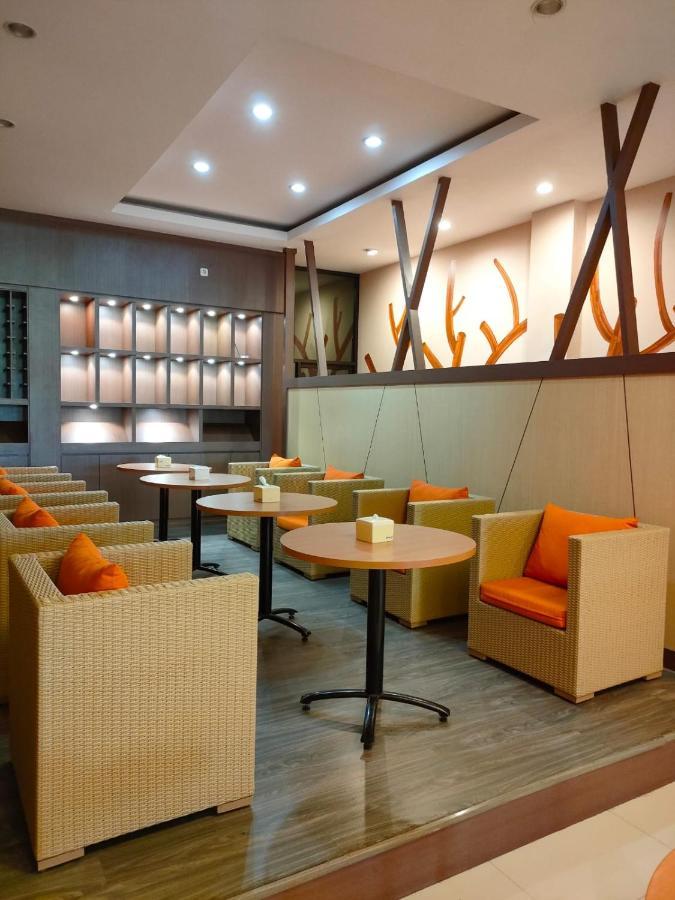 Naka Hotel Kupang Купанг Екстериор снимка