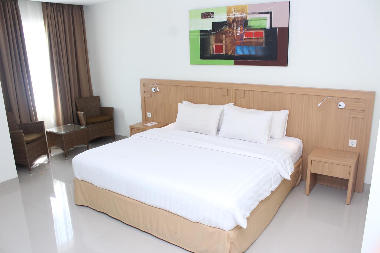 Naka Hotel Kupang Купанг Екстериор снимка
