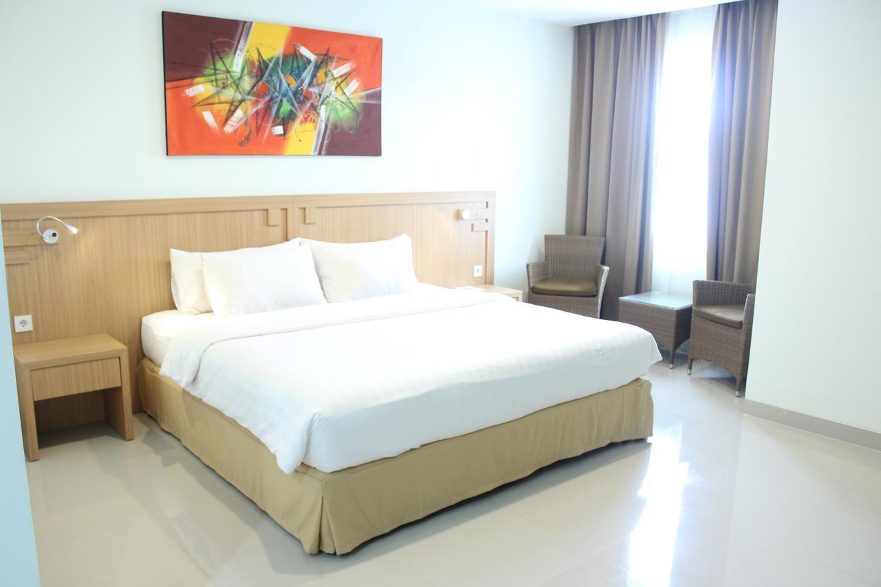 Naka Hotel Kupang Купанг Екстериор снимка