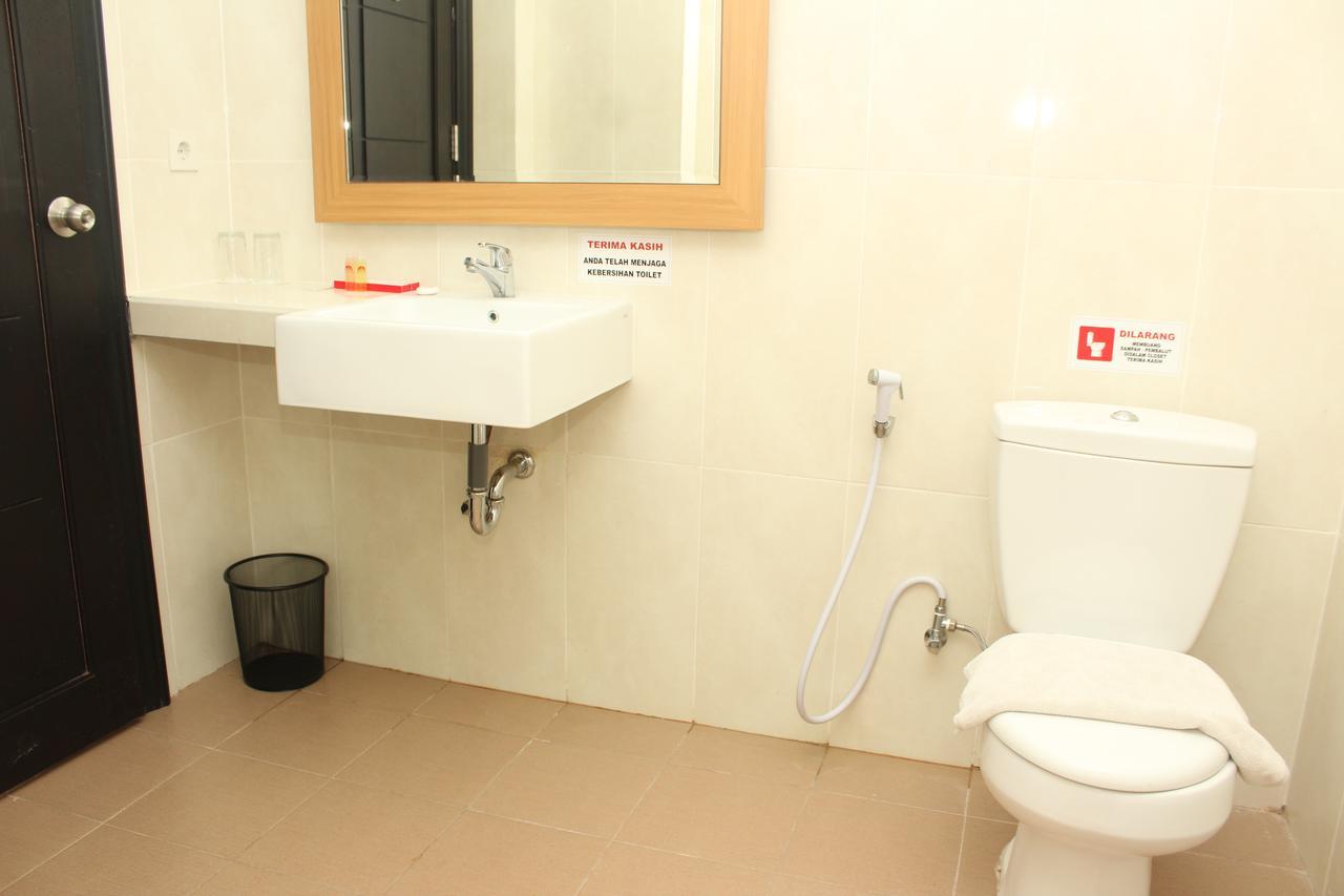 Naka Hotel Kupang Купанг Екстериор снимка