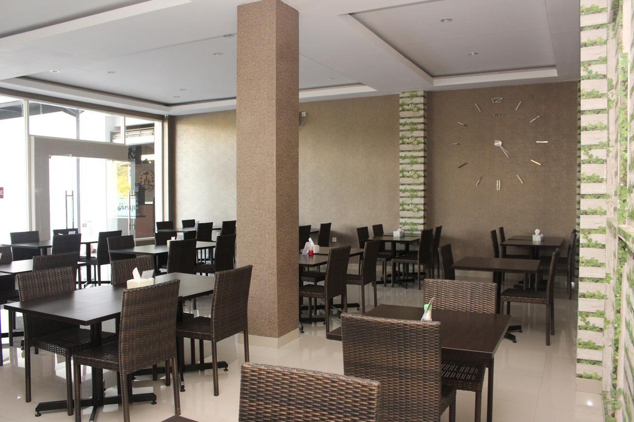 Naka Hotel Kupang Купанг Екстериор снимка