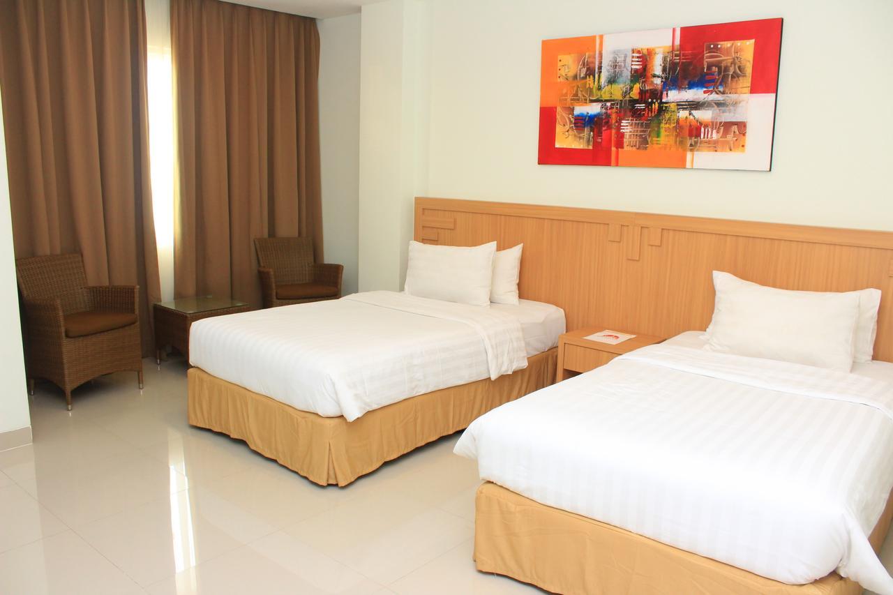 Naka Hotel Kupang Купанг Екстериор снимка