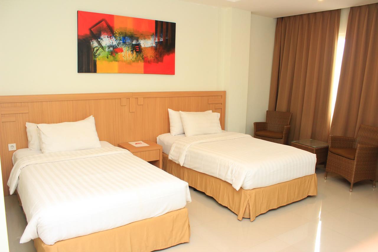 Naka Hotel Kupang Купанг Екстериор снимка
