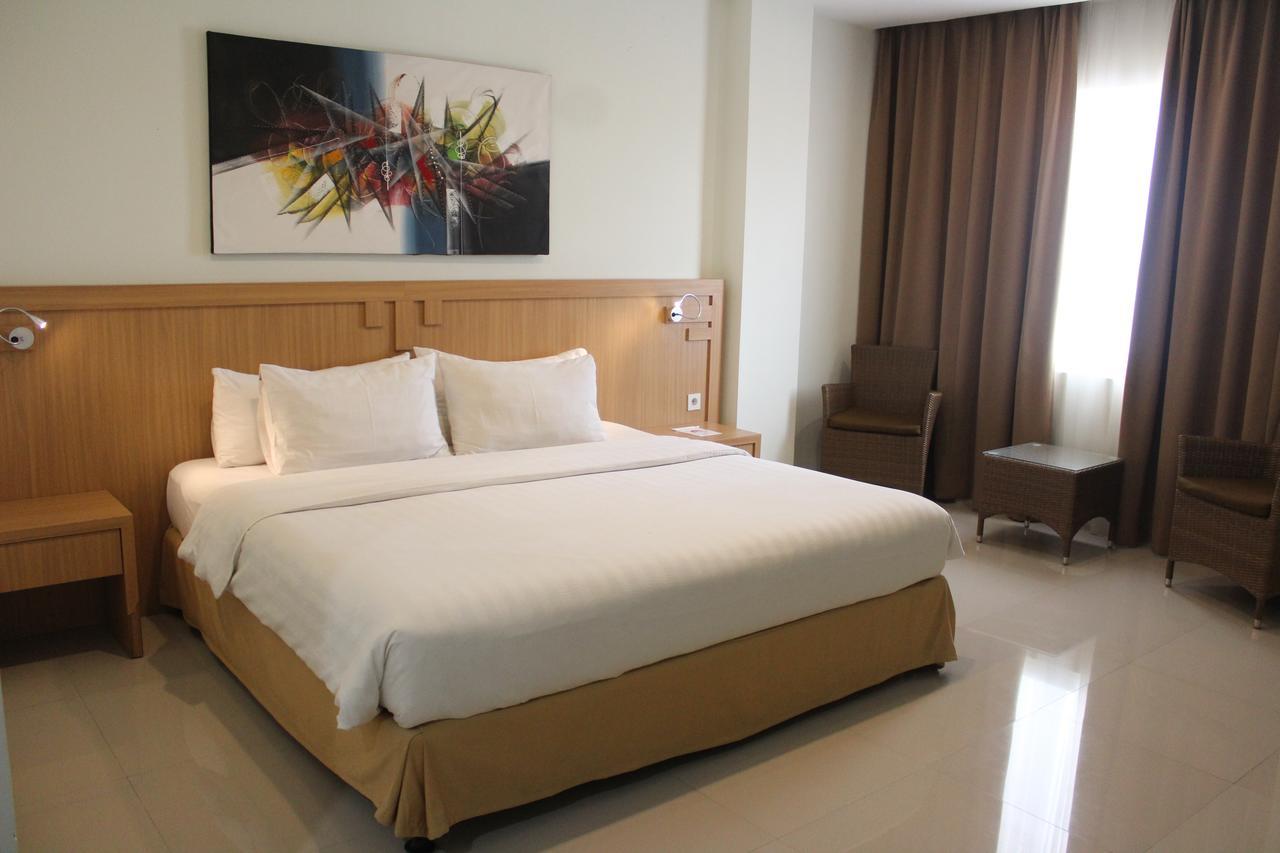 Naka Hotel Kupang Купанг Екстериор снимка