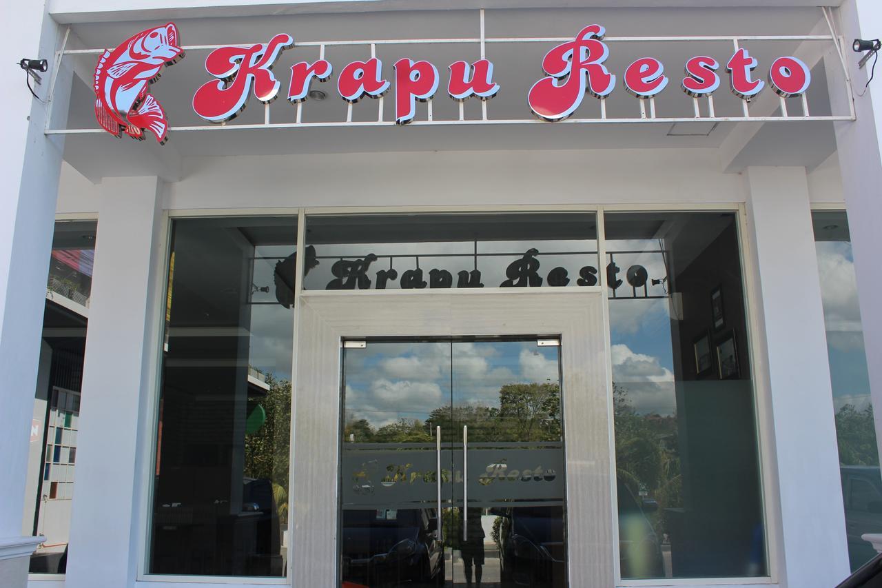 Naka Hotel Kupang Купанг Екстериор снимка